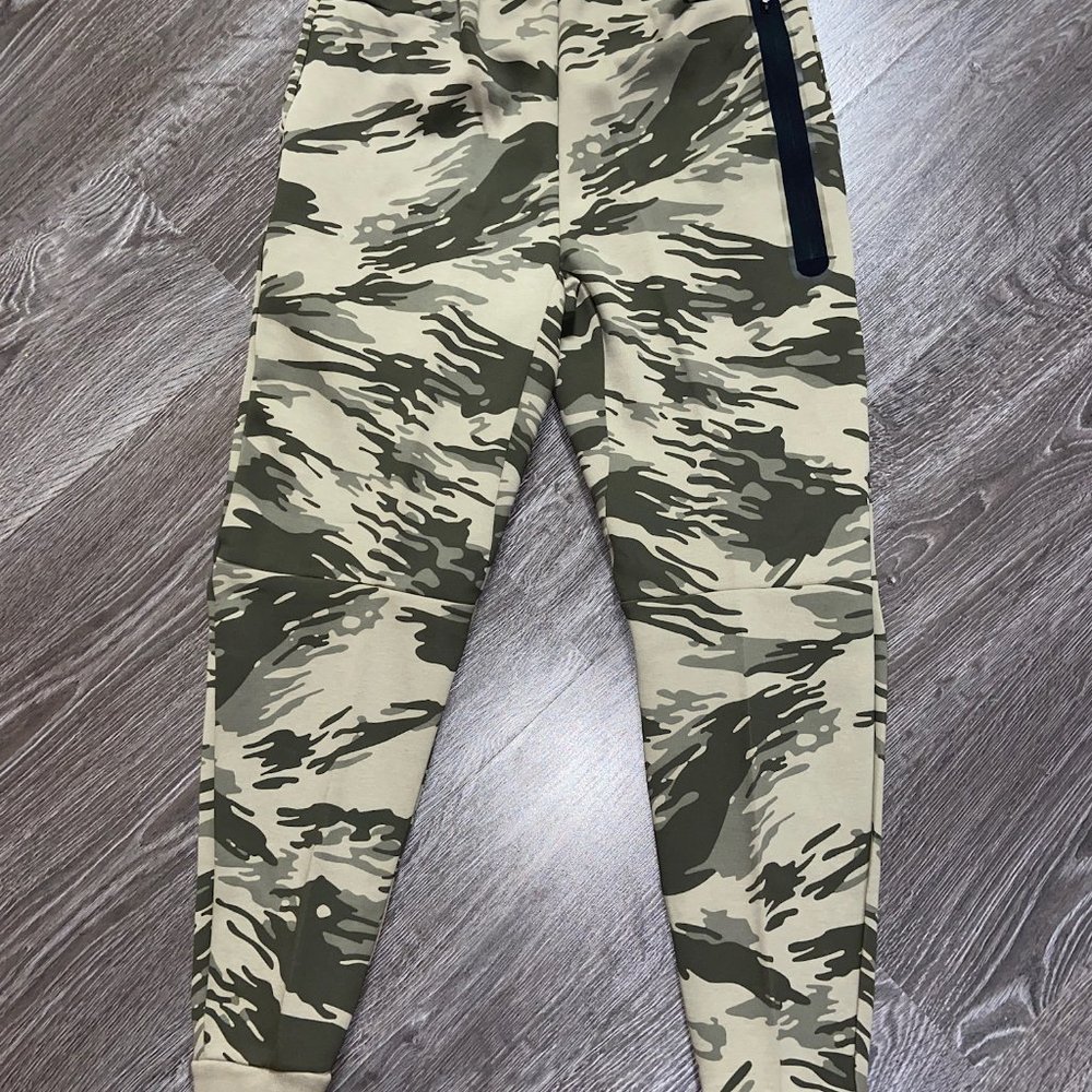 New Nike Sportswear Tech Fleece Printed Camo Joggers Pants Mens CU4497-342 NEW - Picture 5 of 11